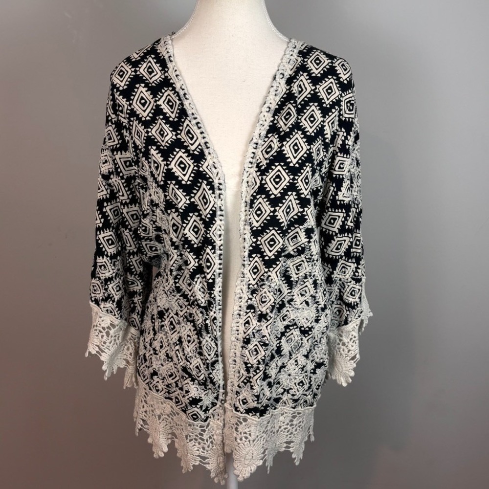 SOLITAIRE Womens 3/4 Bell Sleeve Open Cardigan Black Geo Crochet Trim sz XL Boho